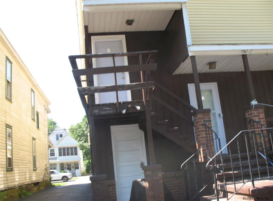 210 Mcclellan St unit 4, Schenectady, NY 12304 - photo 1