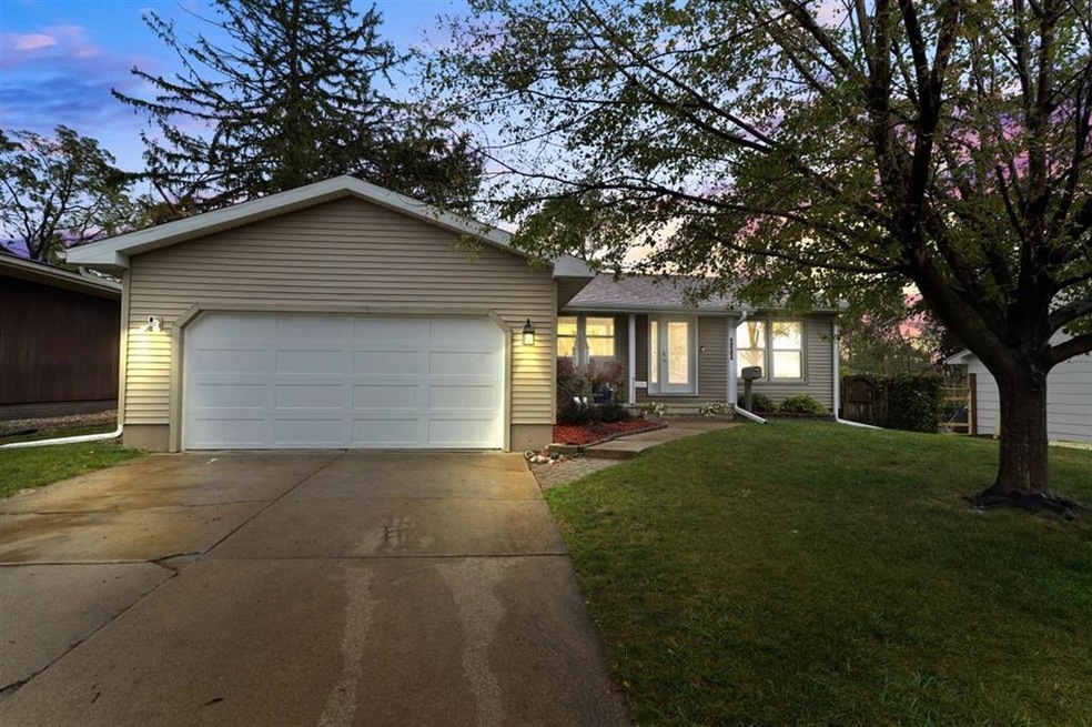 111 31st St SW, Cedar Rapids, IA 52404 - photo 1