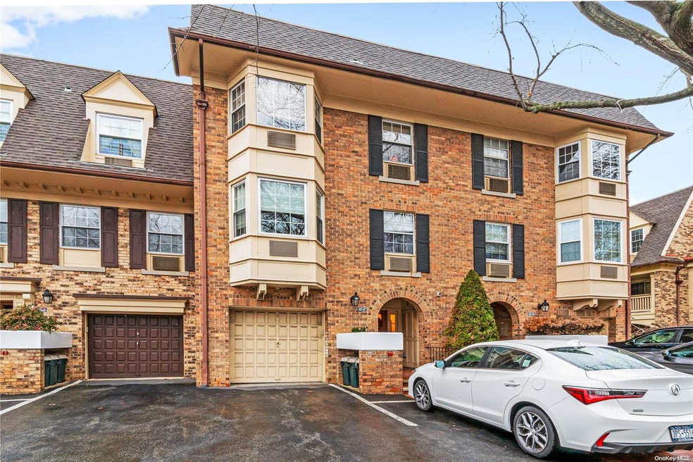 207-7 Estates Dr unit 1, Bayside, NY 11360 - photo 1