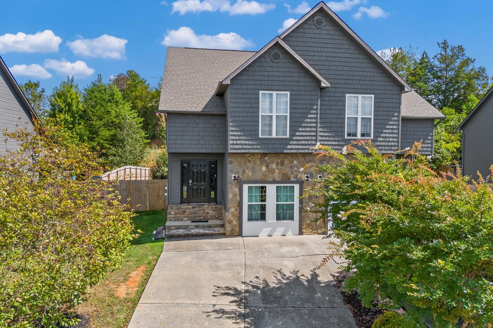 1462 William Holt Blvd, Sevierville, TN 37862 - photo 1