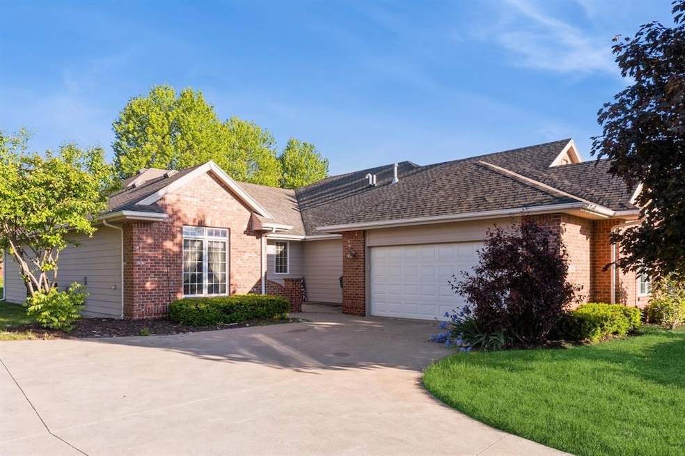 1960 NW 126th St, Clive, IA 50325 - photo 1