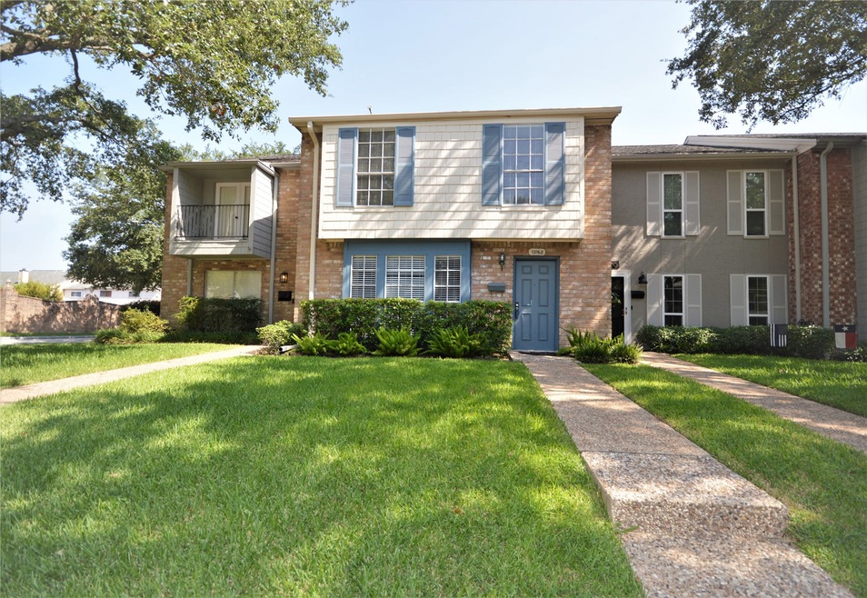 10168 Longmont Dr unit 38/2, Houston, TX 77042 - photo 1