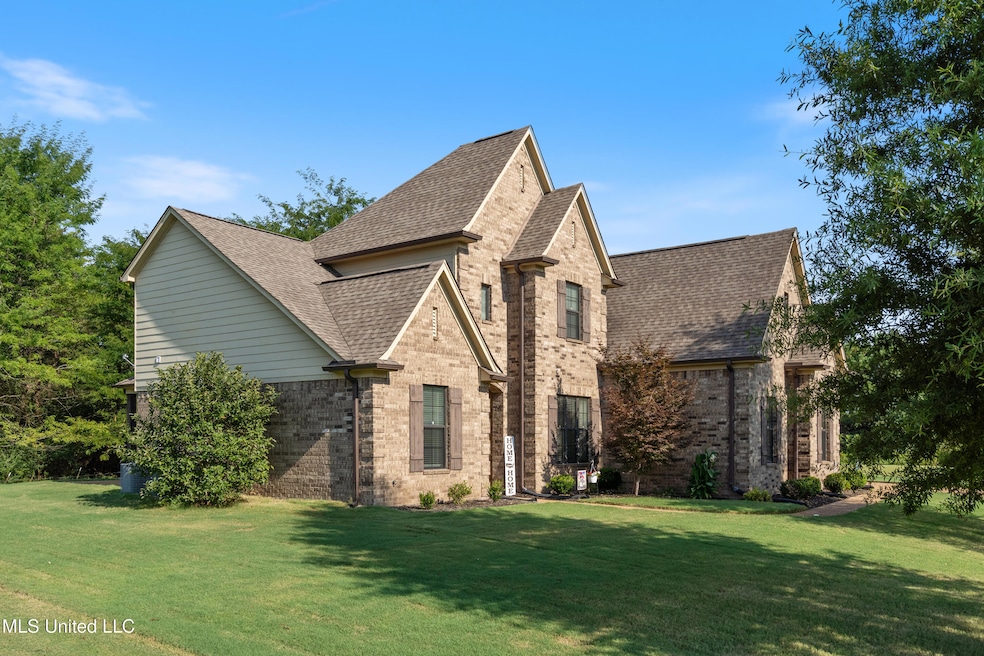 6901 Cataloochee Cove, Olive Branch, MS 38654 - photo 1