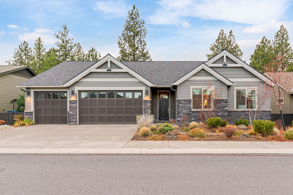 3127 NW Hidden Ridge Dr, Bend, OR 97703 - photo 1