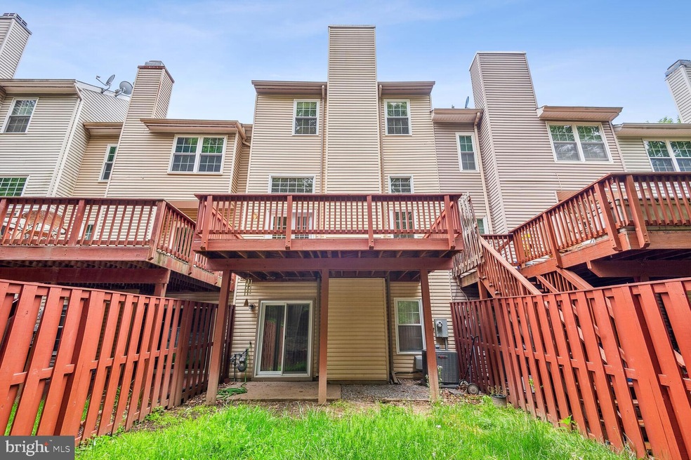 8305 Southern Oaks Ct, Lorton, VA 22079 - photo 1