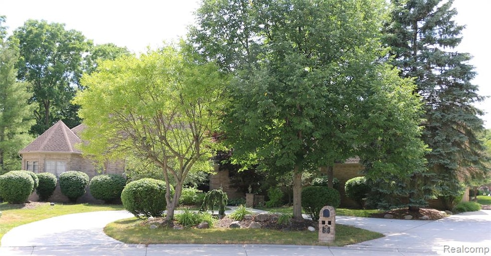 3660 Edinborough Dr, Rochester Hills, MI 48306 - photo 1