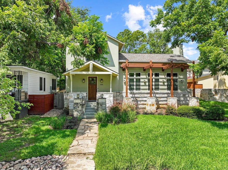 View of front of property featuring a front lawn,