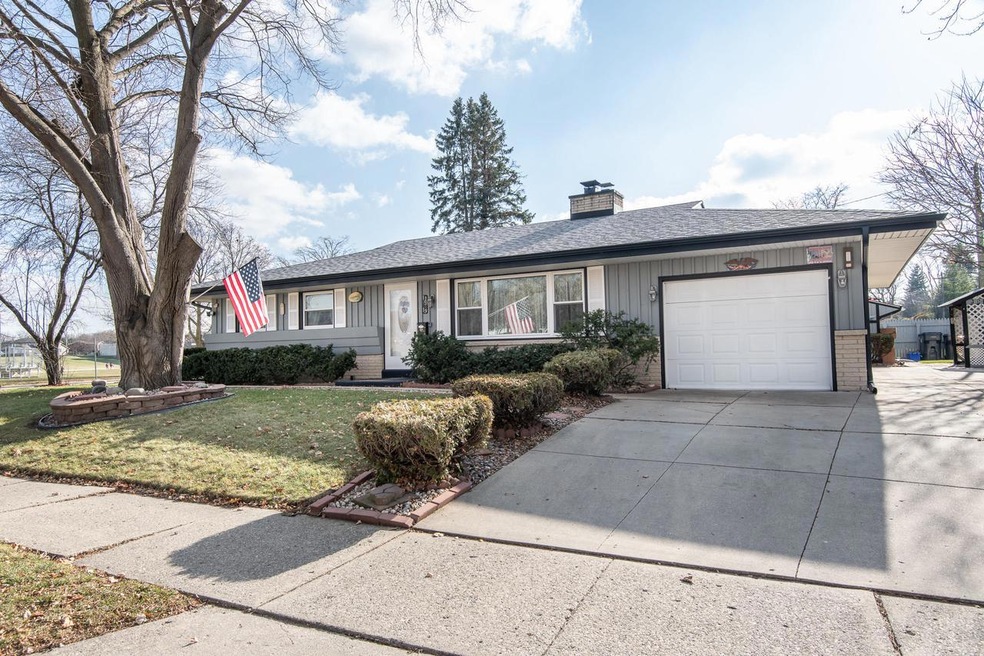 1519 Atlantic Dr, Waukesha, WI 53186 - photo 1