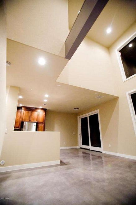 Hardy 105 living space