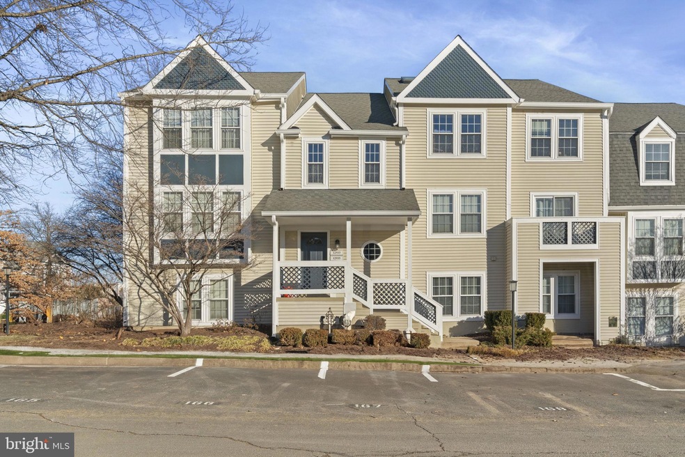 12933A Grays Pointe Rd unit 12933A, Fairfax, VA 22033 - photo 1