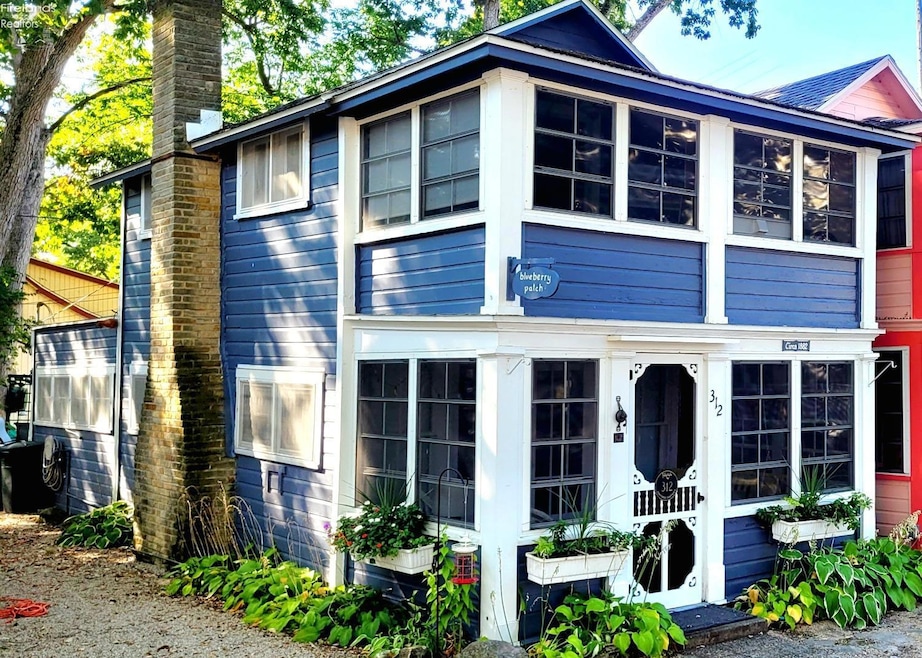 For Sale $489,000 • Co-Listing Agent