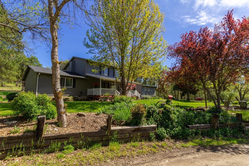 11440 Blackwell Rd, Central Point, OR 97502 - photo 1