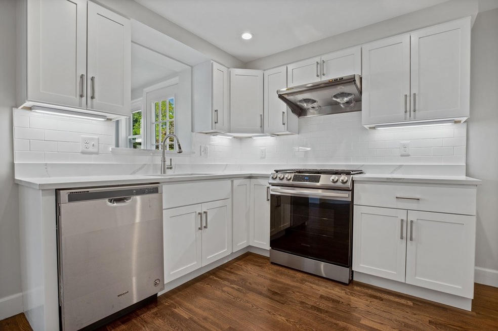 222A Quincy Shore Dr, Quincy, MA 02171 - photo 1