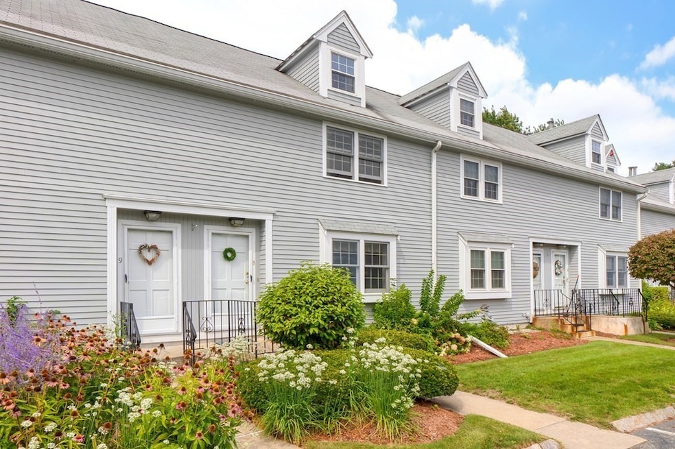 161 Flower Ln unit 8, Dracut, MA 01826 - photo 1