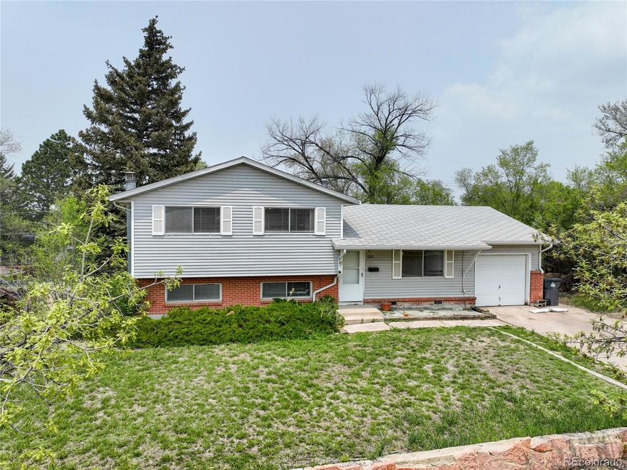 3 BR, 3BA, tri-level home located in the establish