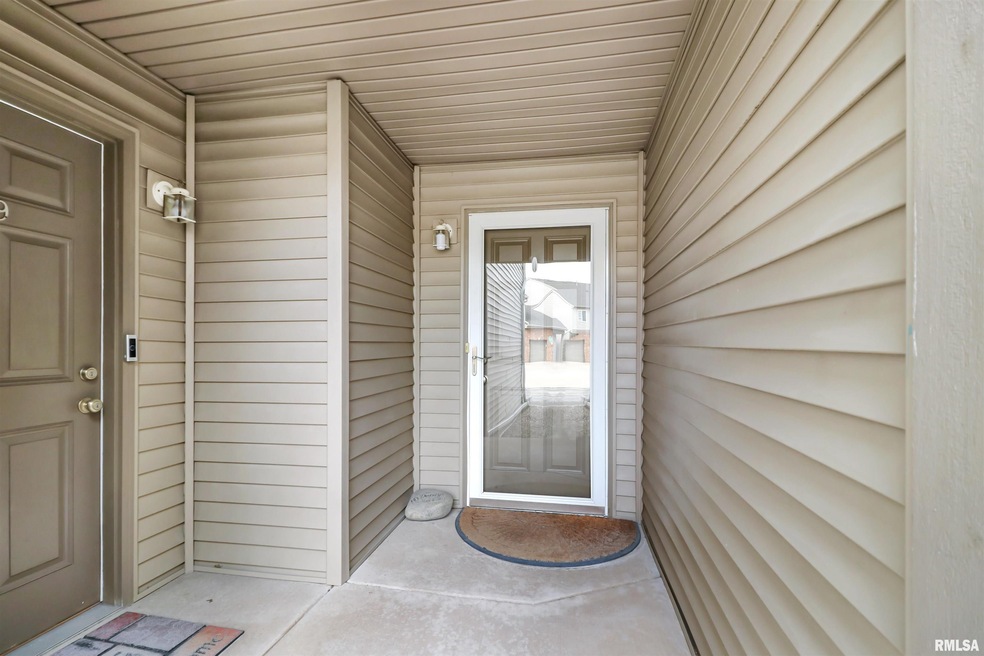 4521 N Thornhill Dr unit 206C, Peoria, IL 61615 - photo 1