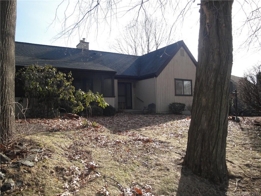 583 Sioux Ln unit A, Stratford, CT 06614 - photo 1