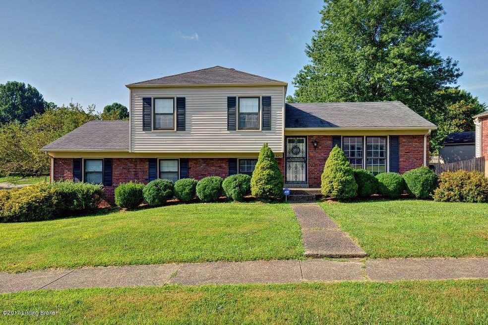 8201 Rochelle Rd, Louisville, KY 40228 - photo 1