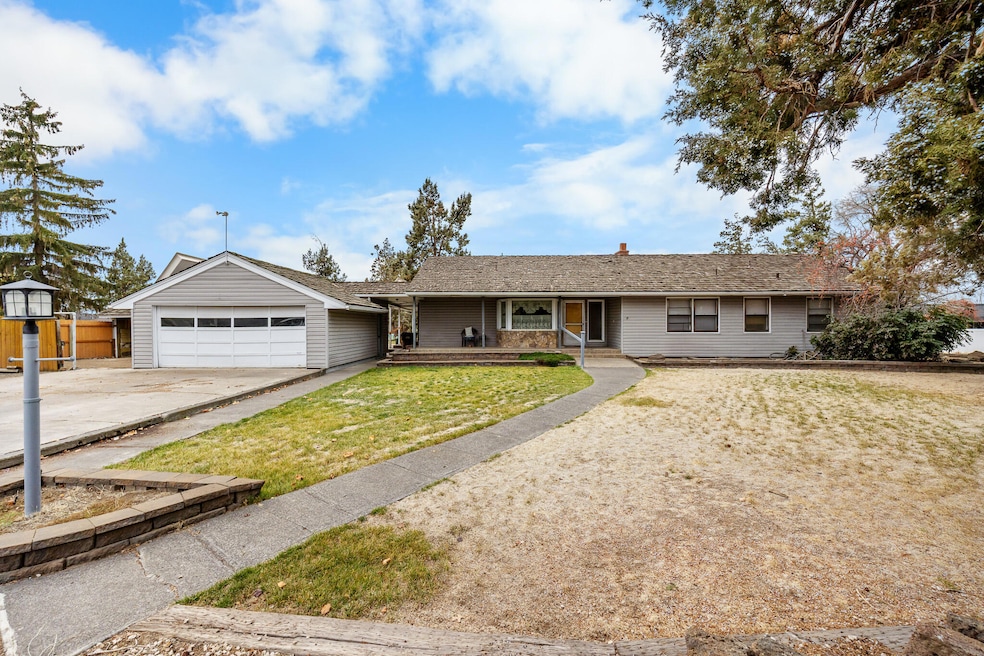 1123 NW Canyon Dr, Redmond, OR 97756 - photo 1