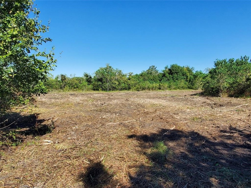 1305 Rymal Rd, Alvin, TX 77511 - photo 1