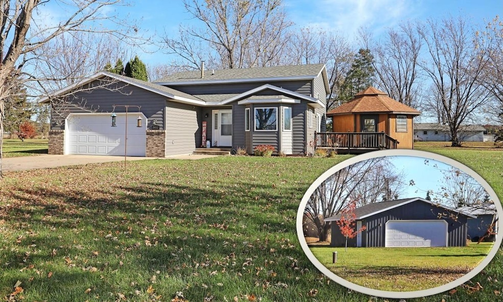 Pending $299,900 • Co-Listing Agent