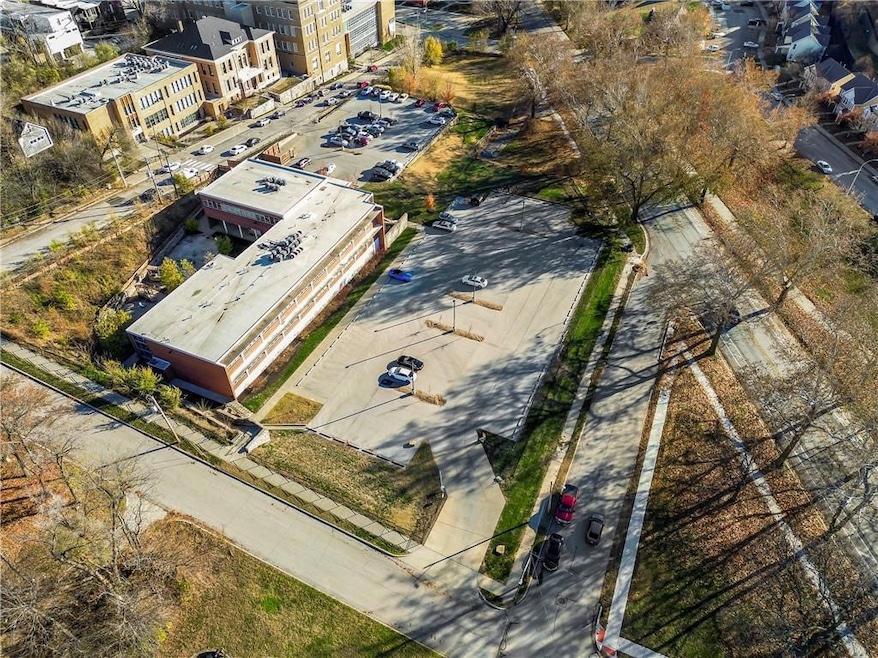 1810 Madison Ave, Kansas City, MO 64108 - photo 1