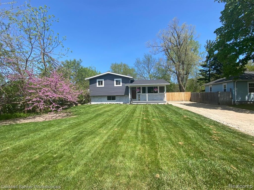 5033 Watson Dr, Flint, MI 48506 - photo 1