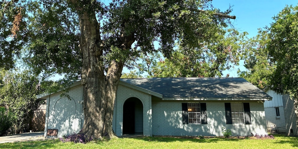 Welcome to 1135 Murrayhill in Spring Branch