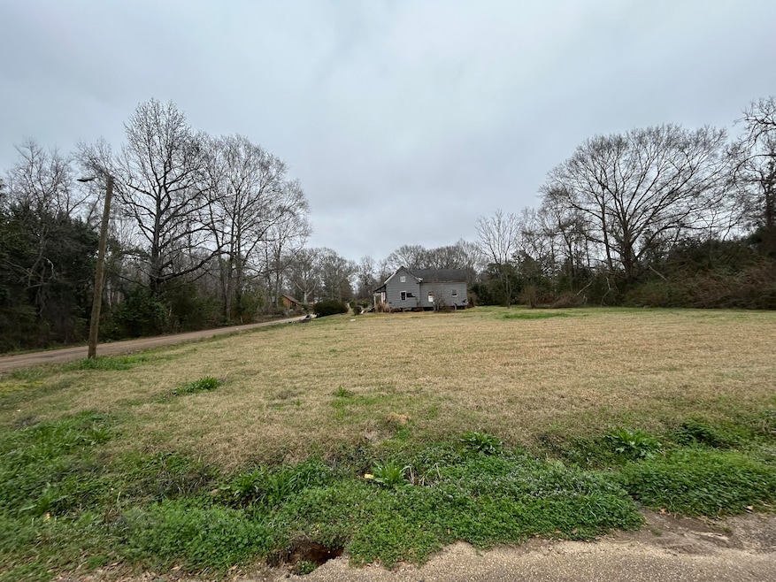 912 Laird St, McComb, MS 39648 - photo 1