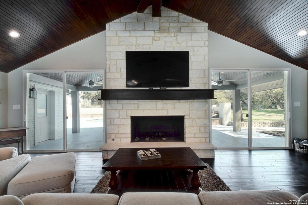 9261 Fox Briar Ln, Boerne, TX 78006 - photo 1