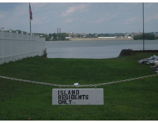 109 Sears Island Dr, Worcester, MA 01606 - photo 1