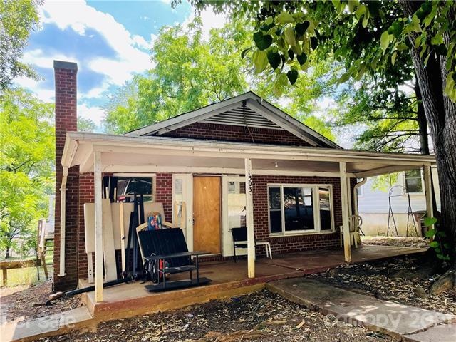 1303 Caldwell St, Statesville, NC 28677 - photo 1