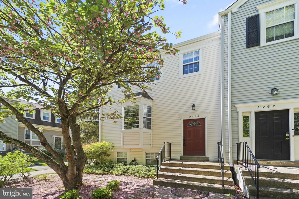 2362 Hunters Square Ct, Reston, VA 20191 - photo 1