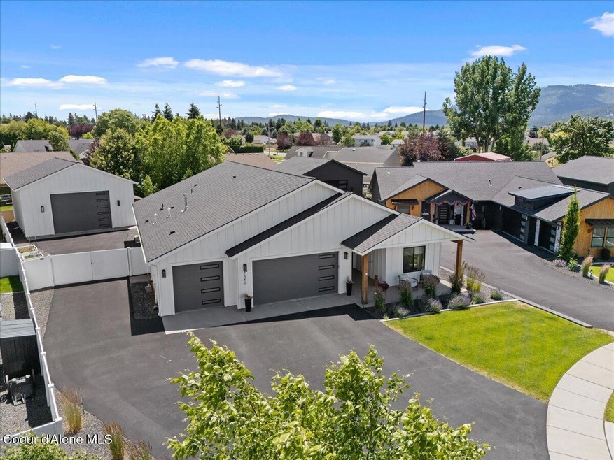 06-Aerial front of home