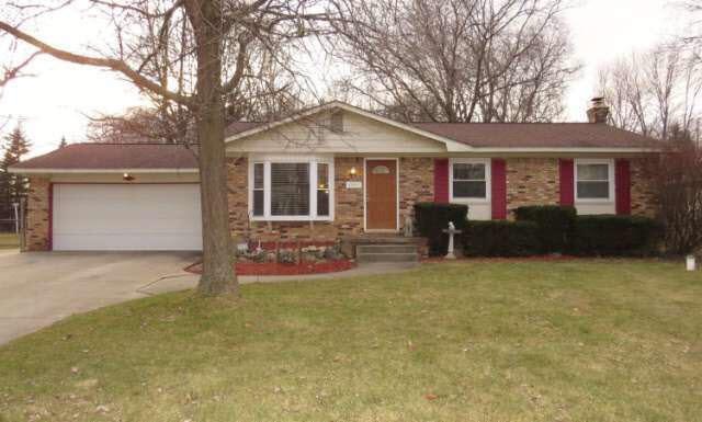 4186 Whispering Oak Dr, Flint, MI 48507 - photo 1
