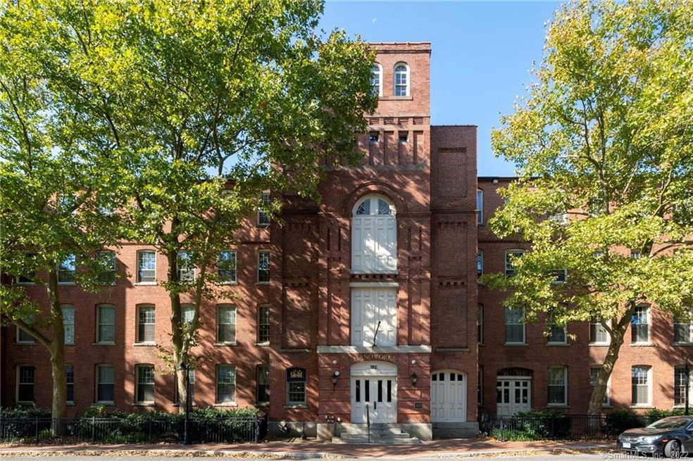 Trendy NYC living in the Connecticut River Valley 