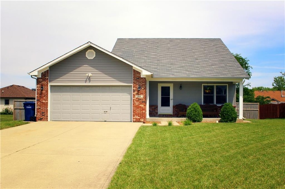 111 Spring Water Ct, Whiteland, IN 46184 - photo 1