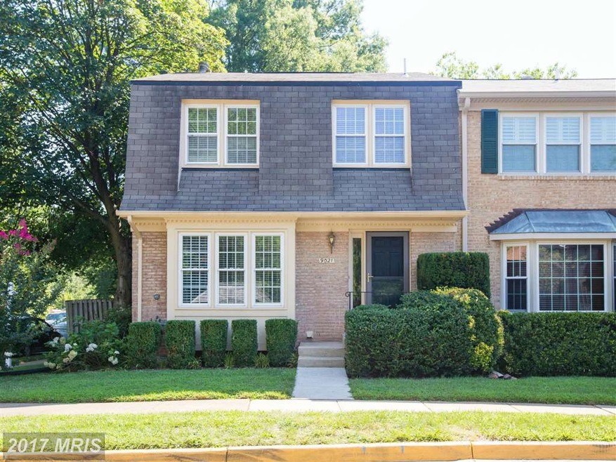 9021 Blarney Stone Dr, Springfield, VA 22152 - photo 1