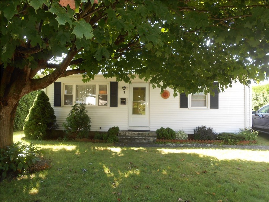 7 Cadbury Ln, Westerly, RI 02891 - photo 1