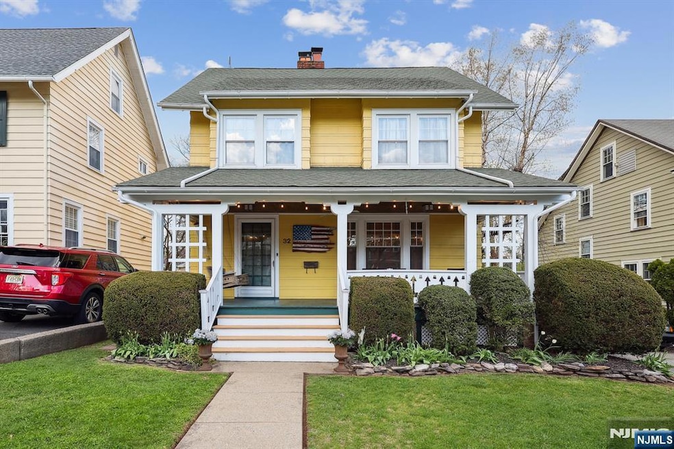 Sold $1,125,000 • Co-Listing Agent