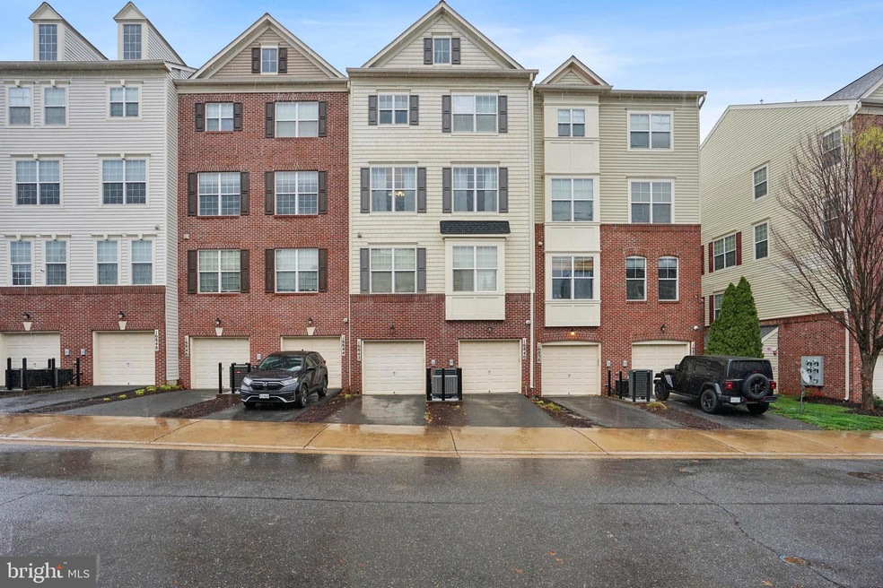 16842 Nuttal Oak Place unit 17, Woodbridge, VA 22191 - photo 1