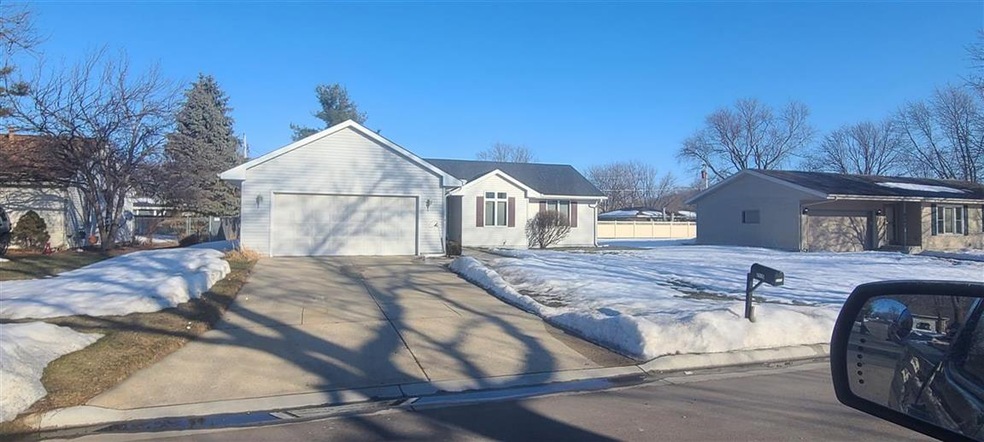 2135 S Pearl St, Janesville, WI 53546 - photo 1