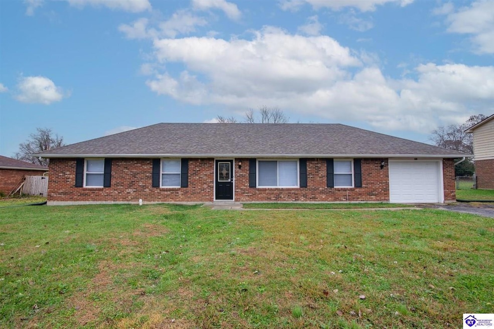 554 Cheyenne Rd, Radcliff, KY 40160 - photo 1