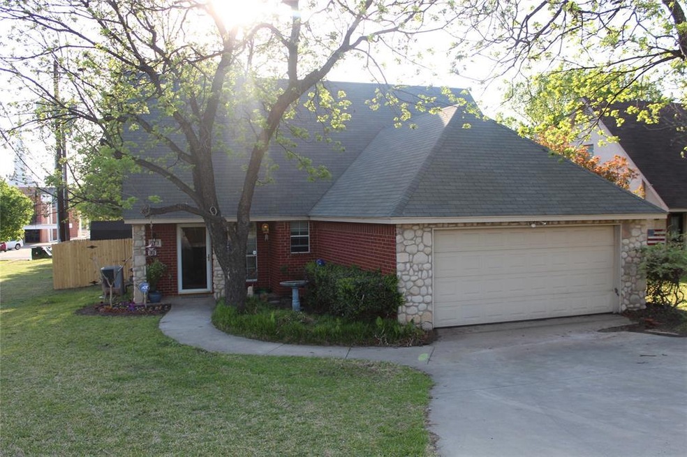 513 N Avenue B, Springtown, TX 76082 - photo 1