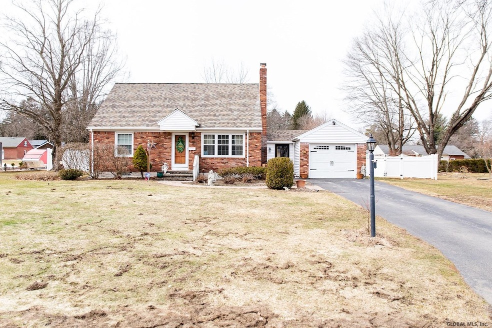 27 Jennifer Rd, Schenectady, NY 12302 - photo 1