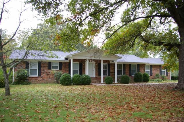 208 Deerfield Cir, Manchester, TN 37355 - photo 1