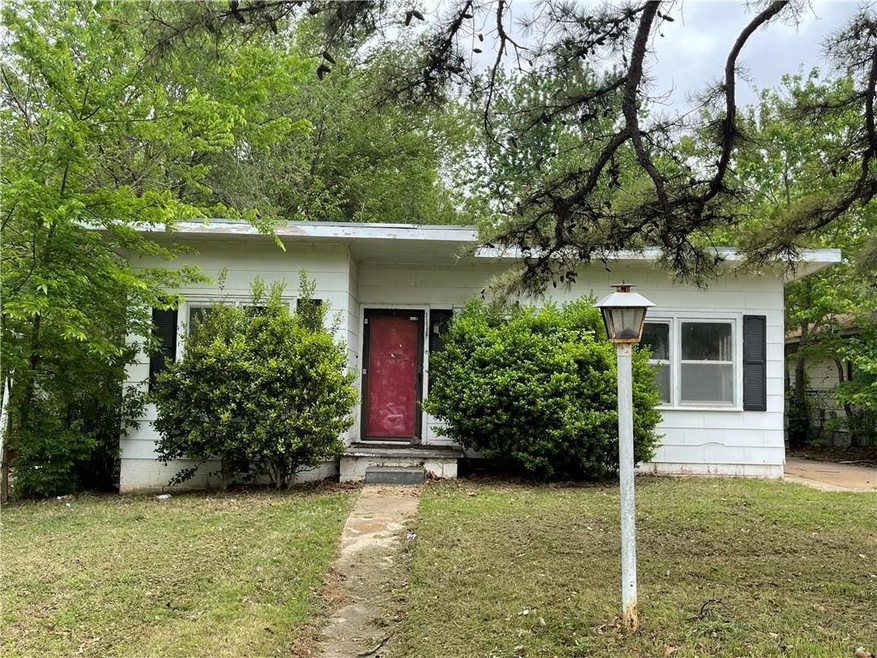 1111 N Park Ave, Shawnee, OK 74801 - photo 1