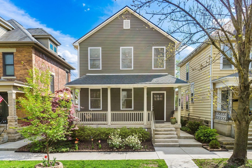 01_195 E Gates St,