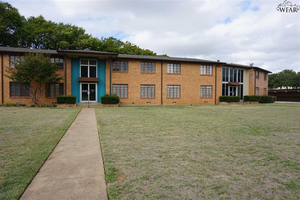 3701 Southmoor Ln unit 3E, Wichita Falls, TX 76302 - photo 1