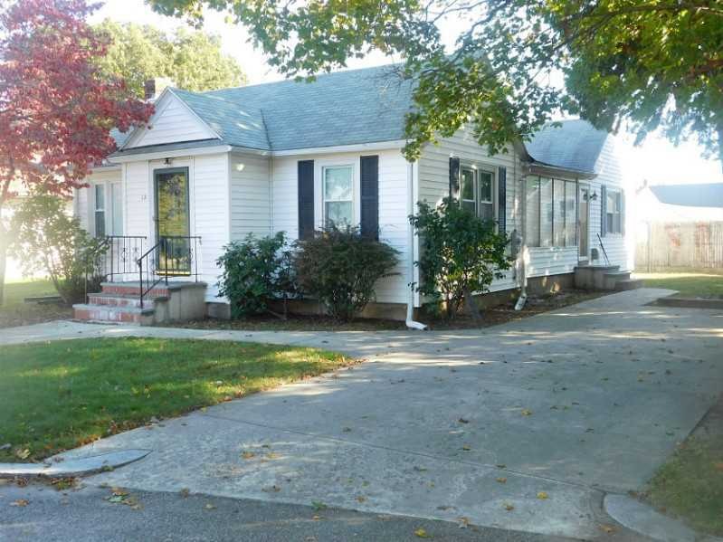 12 Wardlaw Ct, Providence, RI 02908 - photo 1